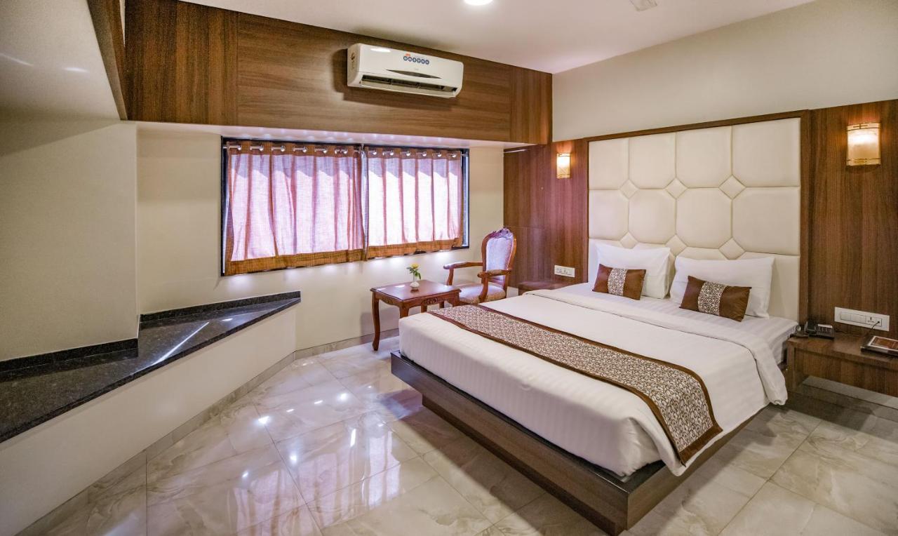 24 Seven Hotel