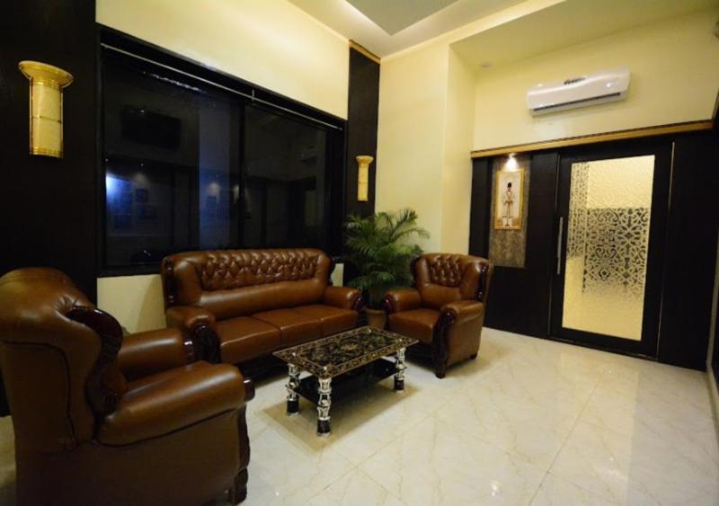 24 Seven Hotel