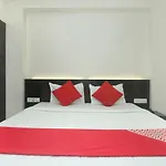 Oyo 4448 Hotel Suresh Plaza