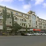 Oyo 4448 Hotel Suresh Plaza