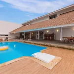 Stayvista\'S Eva Villa - Lakeside Luxury With Modern Decor, Pool & Expansive Lawn - Near Sula
