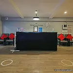 Townhouse Oak Hotel Rama
