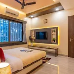 Coco Palm\'S By Stayvista - Amidst Grape Farms, Enjoy Plunge Pools, Games Room & A Spacious Lawn