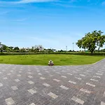 Saffronstays Amaltas, Nashik - Pool Villa With Huge Lawns Perfect For Large Groups And Corporate Offsites