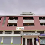 Itsy Hotels Oasis Pride
