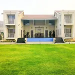 Isola Luxury Farm Suites