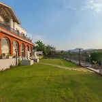 Bellevue Palace By Stayvista - Lavish Abode With A Pool, Landscaped Lawn, Gazebo & Adventure Activities