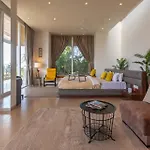 Stayvista\'S Watermark Villa - Hillside Lakeview Retreat With Infinity Pool, Garden & Terrace - Near Nashik\'S Vineyard Haven