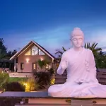 Saffronstays Eden, Nashik - Pet-Friendly Villa With Pool, Jacuzzi & Grape Farm
