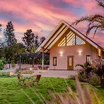 Saffronstays Eden, Nashik - Pet-Friendly Villa With Pool, Jacuzzi & Grape Farm