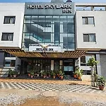 Fabhotel Skylark Inn