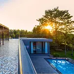 Stayvista\'S Villa Meer - Lakeview Villa With Spacious Pool & Terrace For Stargazing