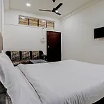 Oyo Hotel Om Sai Lodging