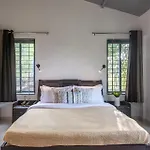 Stayvista At Banyan Bliss With Pool, Bonfire & Lawn