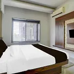Townhouse Gadge Maharaj Road Near Godavari River