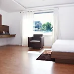 Oyo 10672 Hotel Riviera
