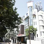 Oyo 10672 Hotel Riviera