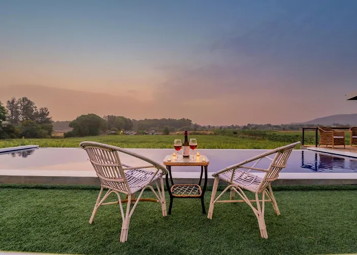Saffronstays Onellaa, Nashik - Infinity Pool Villa Surrounded By A Vineyard