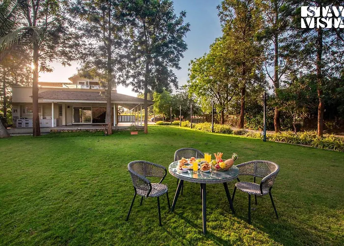 Stayvista\'S Silver Grove - Serene Haven With Expansive Lawn & Terrace