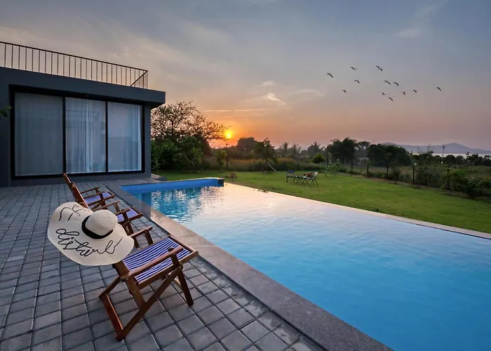Stayvista\'S Villa Meer - Lakeview Villa With Spacious Pool & Terrace For Stargazing