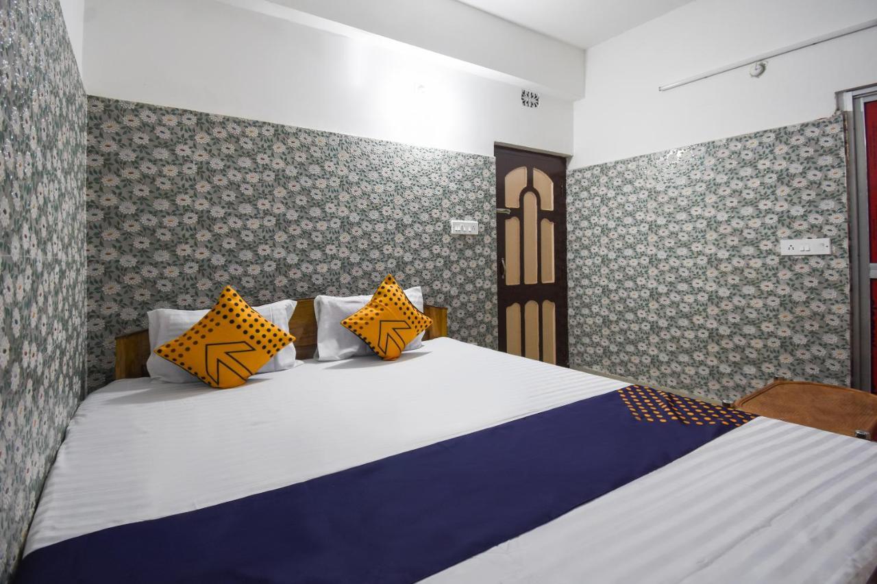 Hotel Oyo 75257 Panchami Nashik