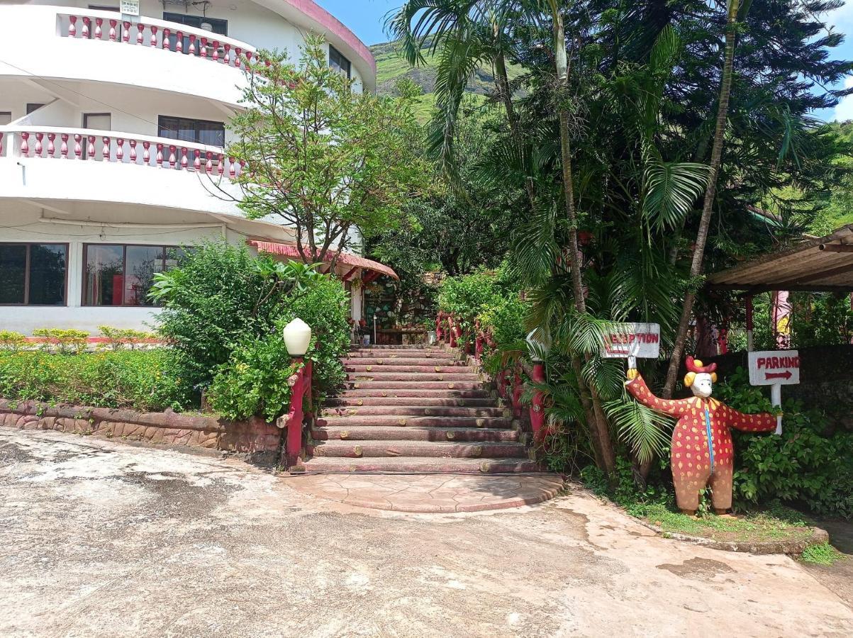 Golden And Farm Hotel 3*