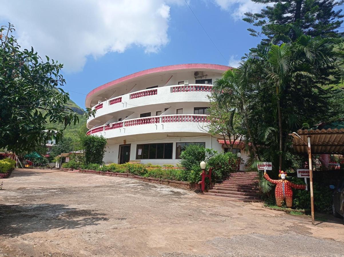 Golden And Farm Hotel Nashik