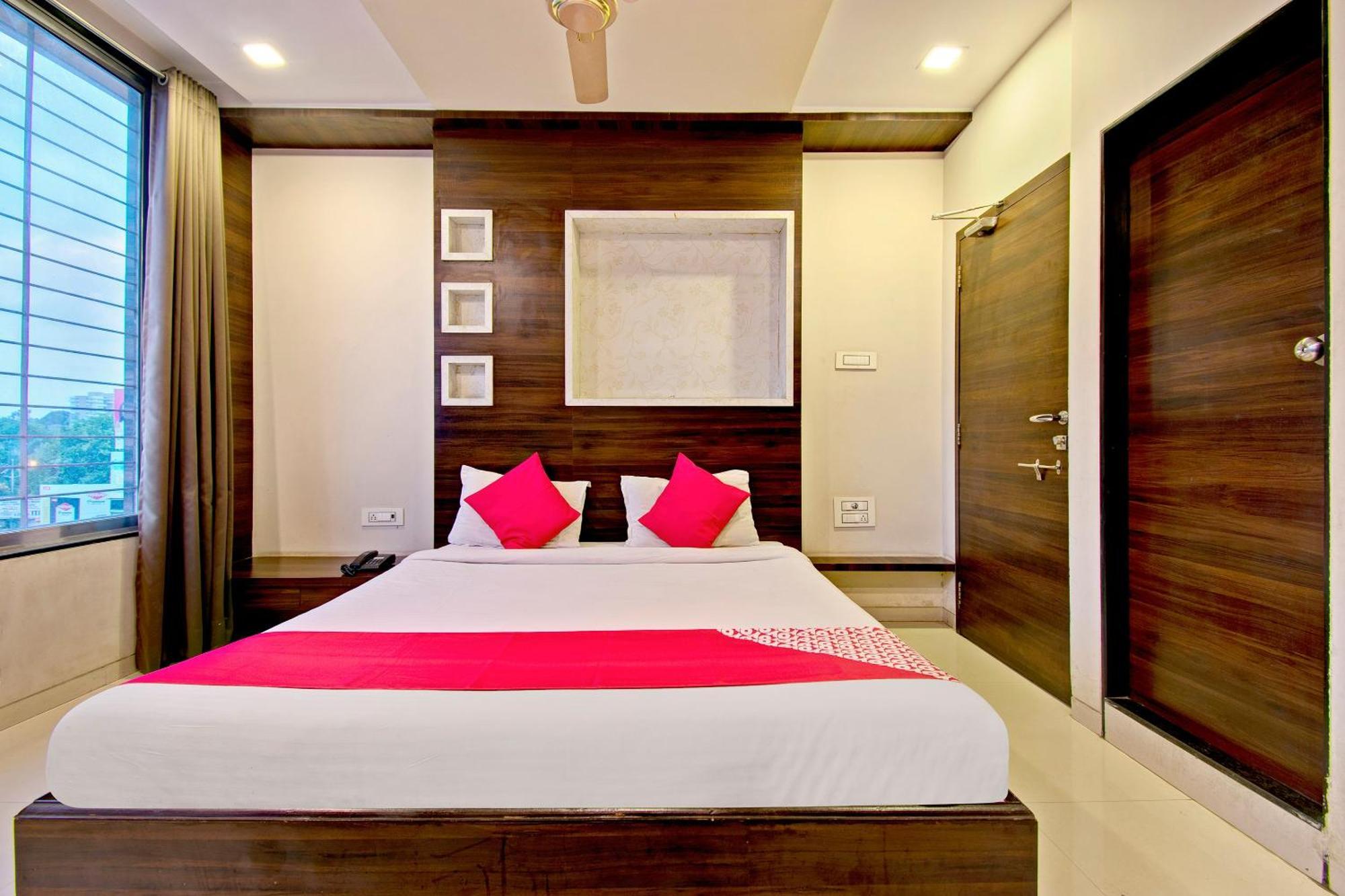 Oyo 42902 Sm Imperial Hotel Nashik