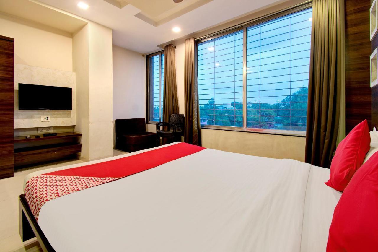 Hotel Oyo 42902 Sm Imperial Nashik