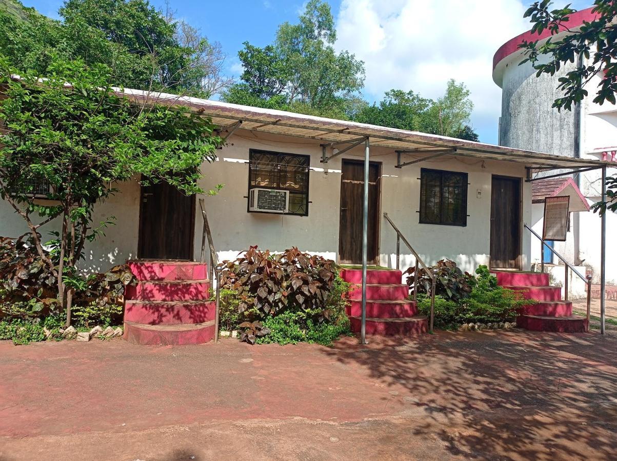 Golden And Farm Hotel