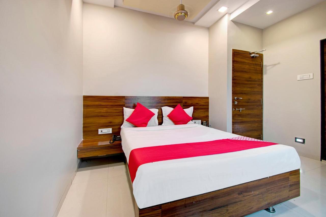 Oyo 42902 Sm Imperial Hotel