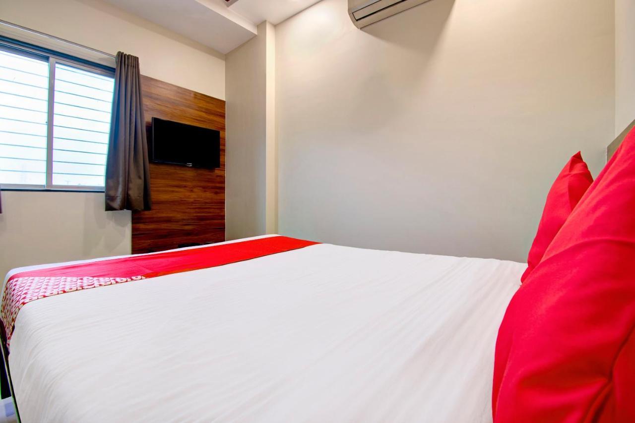 Hotel Oyo 42902 Sm Imperial Nashik