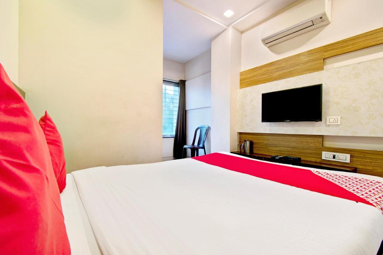 Hotel Oyo 42902 Sm Imperial 3*