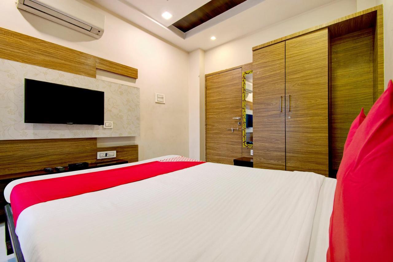 Oyo 42902 Sm Imperial Nashik