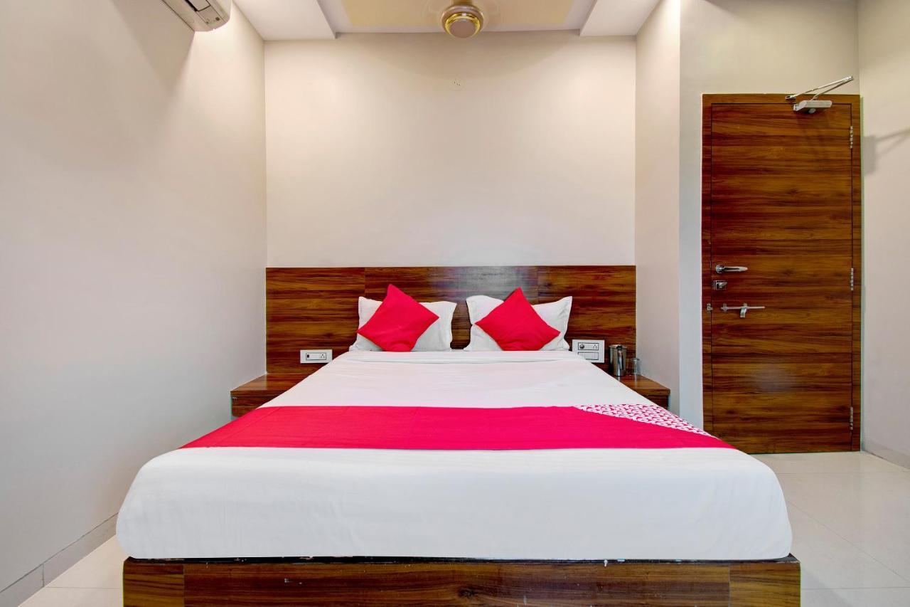 Hotel Oyo 42902 Sm Imperial Nashik