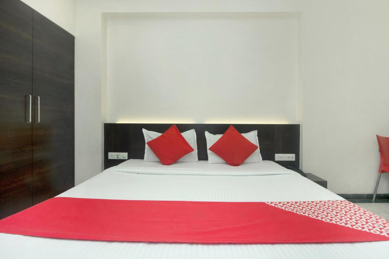 Oyo 4448 Suresh Plaza Hotel