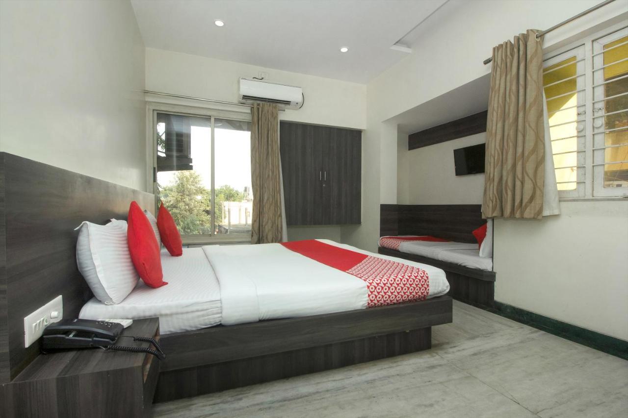 Oyo 4448 Suresh Plaza 3*