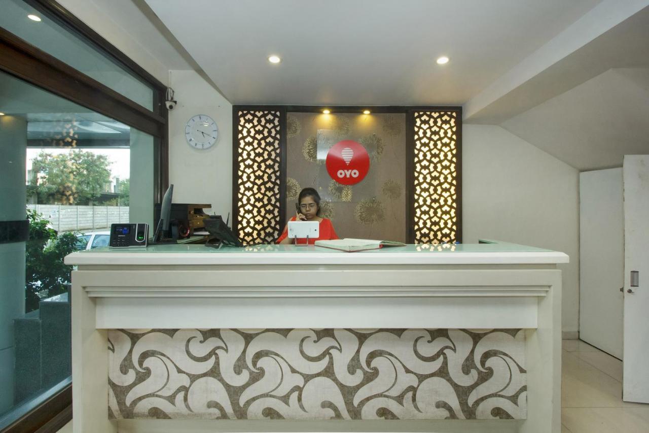 Hotel Oyo 4448 Suresh Plaza