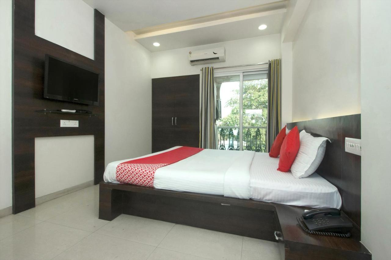 Oyo 4448 Suresh Plaza Nashik