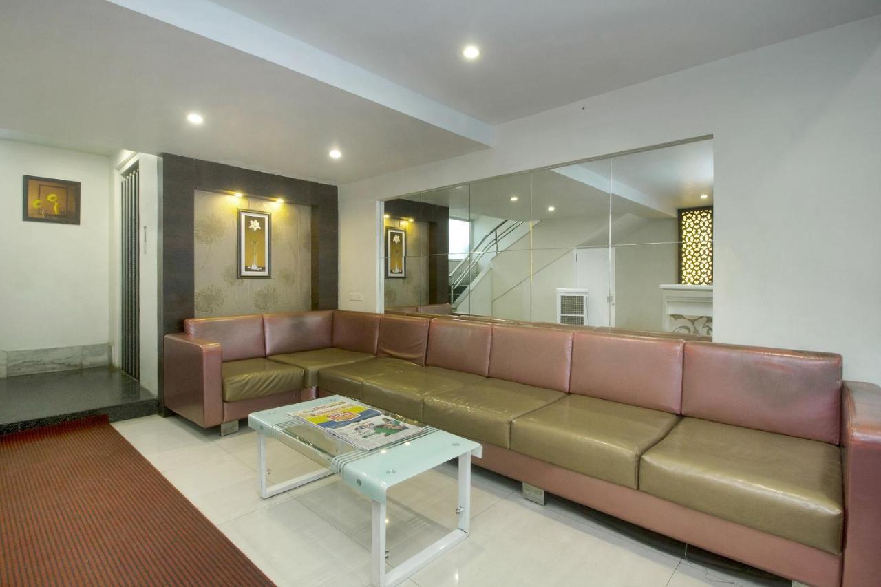 Oyo 4448 Suresh Plaza Hotel