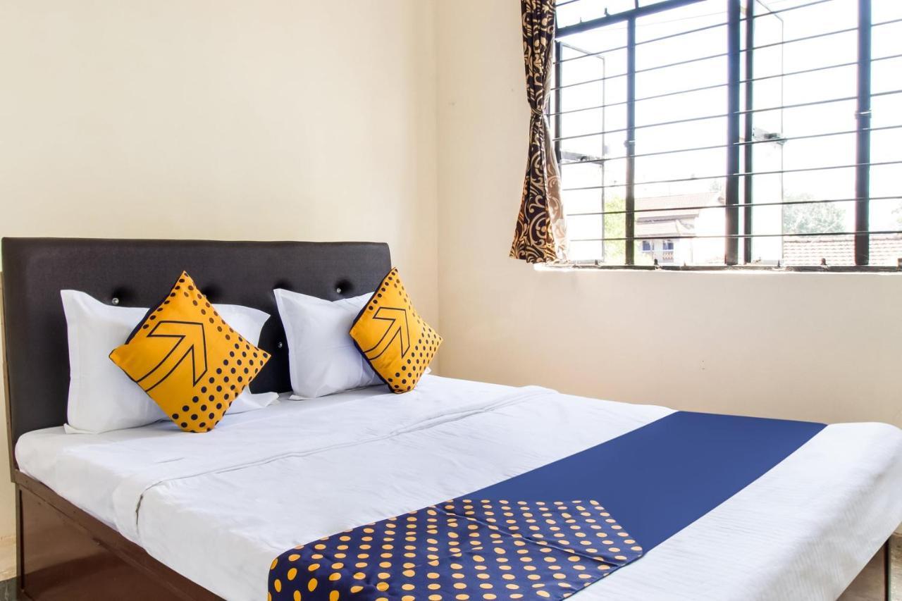 Spot On 73210 Sanket Lodging Hotel 2*