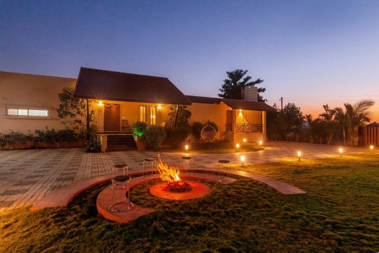 Luna By Stayvista - Lakeside Charm With Terrace, Lush Lawn & Modern Decor Villa