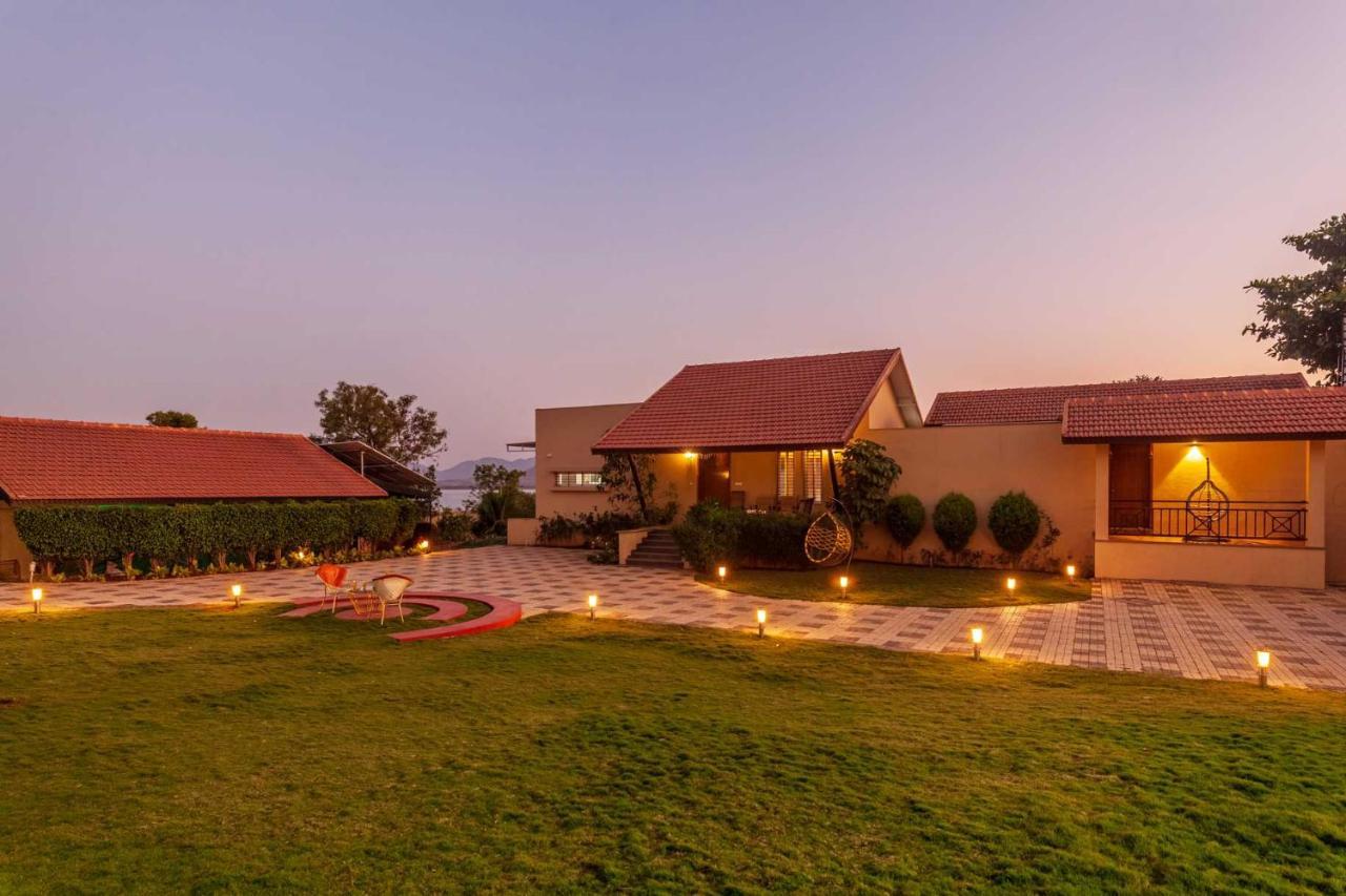 Luna By Stayvista - Lakeside Charm With Terrace, Lush Lawn & Modern Decor Villa