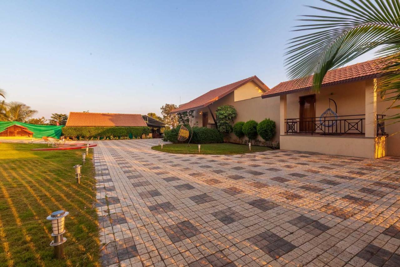 Villa Luna By Stayvista - Lakeside Charm With Terrace, Lush Lawn & Modern Decor *