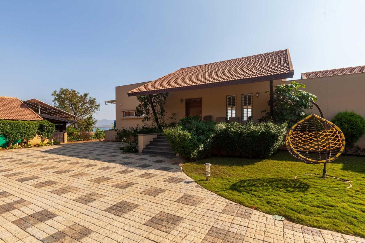 Luna By Stayvista - Lakeside Charm With Terrace, Lush Lawn & Modern Decor