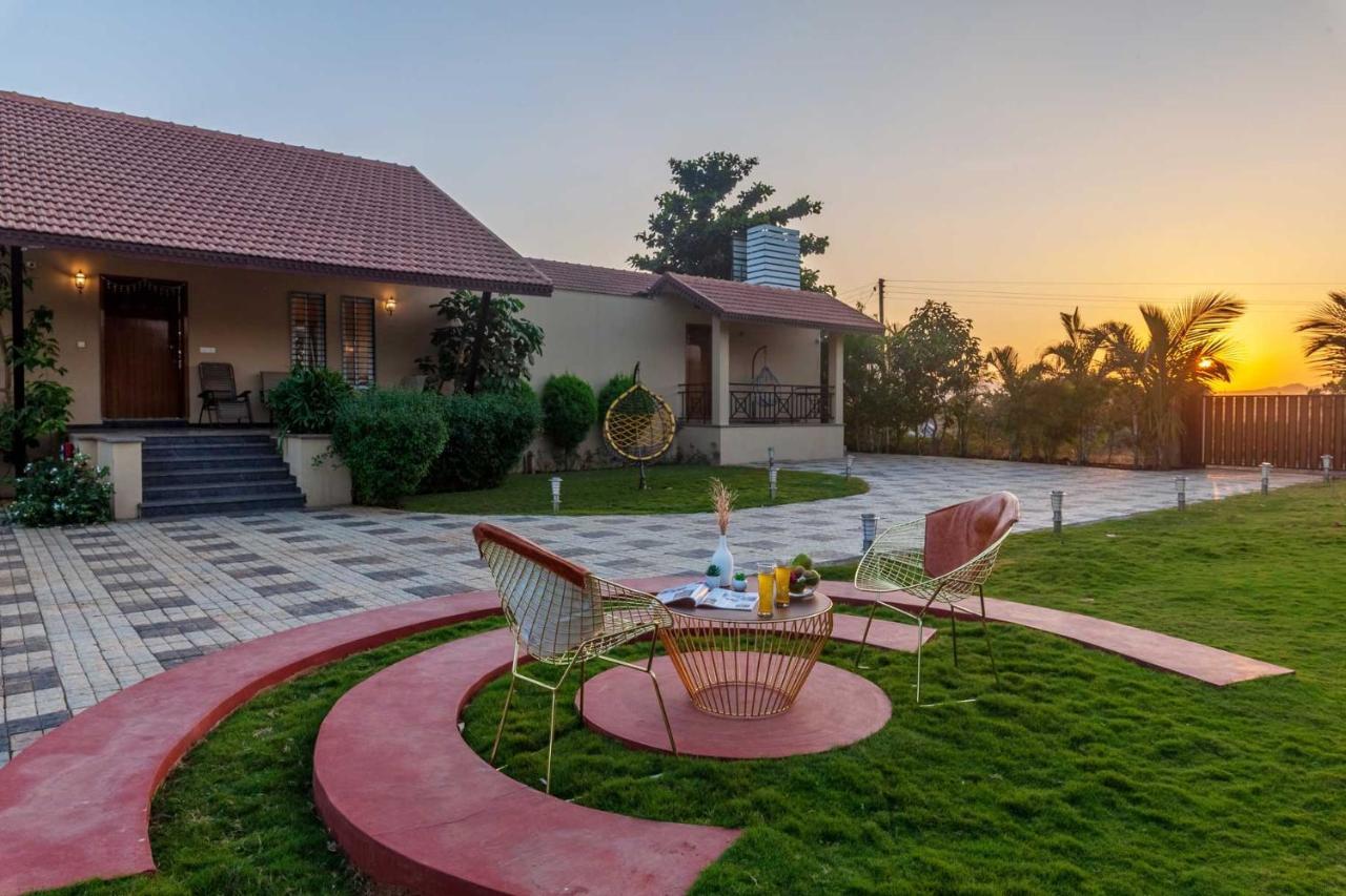 Luna By Stayvista - Lakeside Charm With Terrace, Lush Lawn & Modern Decor Nashik