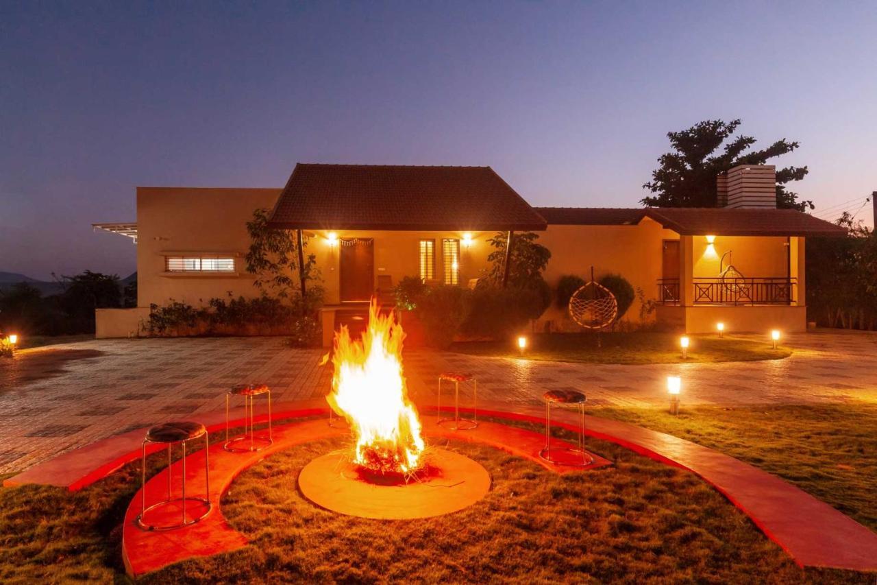 Luna By Stayvista - Lakeside Charm With Terrace, Lush Lawn & Modern Decor Villa