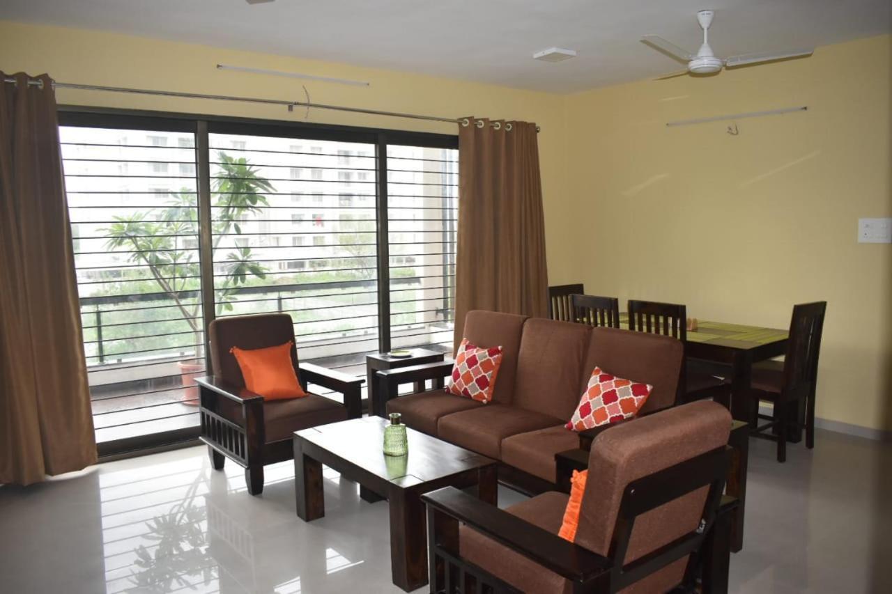 Status Homeaway Service Apartment *