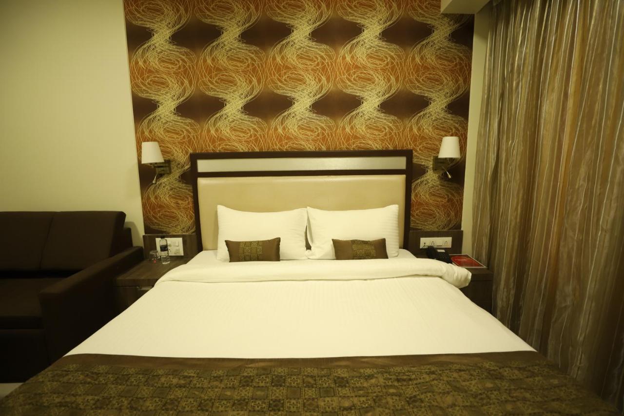 Seven Sky, 3*