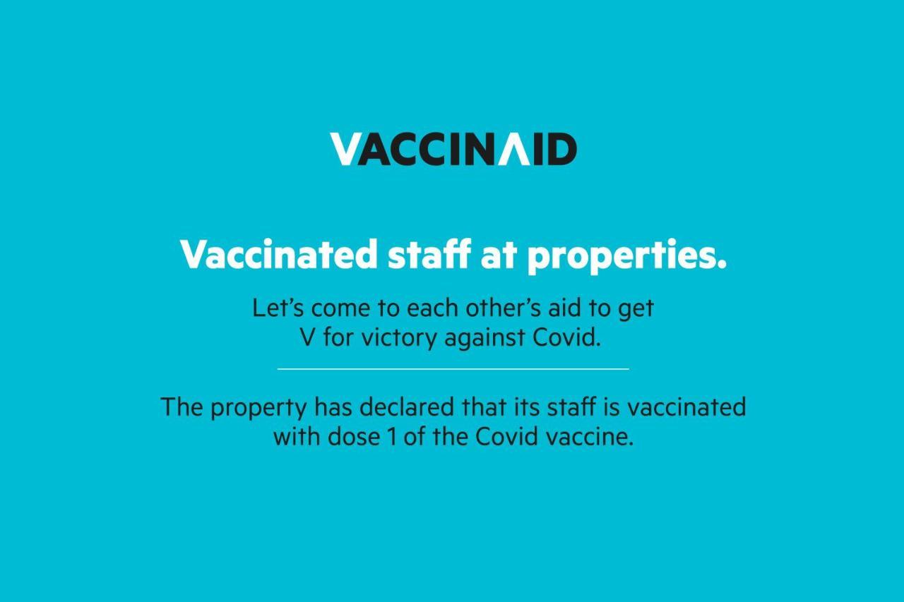 Vaccinated Staff - Collection O 41226 Ramji's Residency Gole Colony Hotel